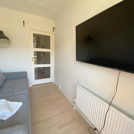 With Balcony, Free Parking W Elevator Apartment *