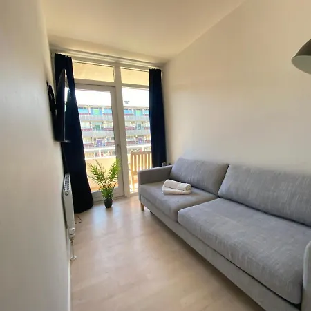 Apartment With Balcony, Free Parking & Elevator