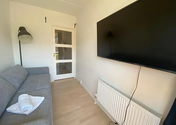 With Balcony, Free Parking W Elevator Apartment *