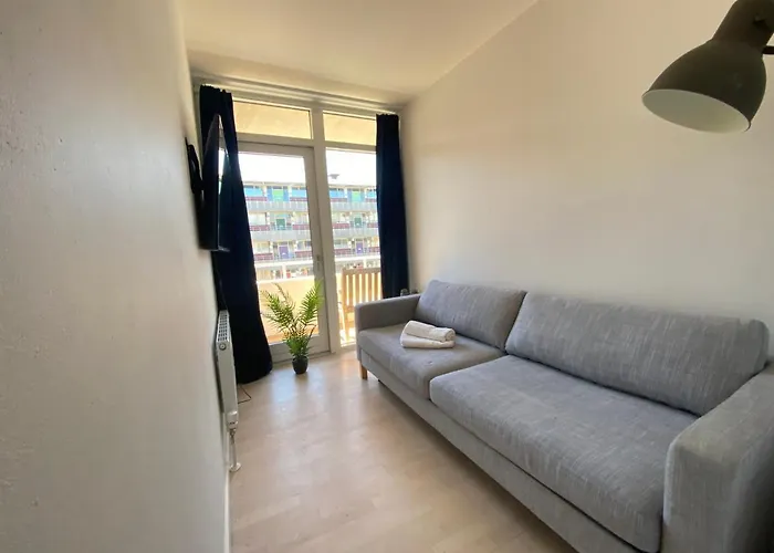Apartment With Balcony, Free Parking W Elevator