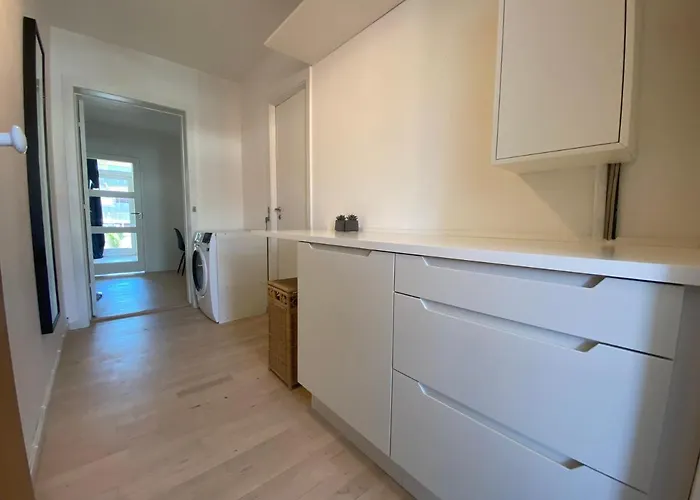 Apartment With Balcony, Free Parking W Elevator *